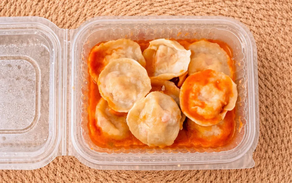 Agnolotis de jamón y queso con salsa fileto